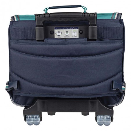 Cartable à roulettes Tann's 38cm "Alexandre" vert patchs foot basket rugby | Sac scolaire trolley garçon pas cher Cartable à roulettes Tann's 38cm "Alexandre" vert patchs foot basket rugby | Sac scolaire trolley garçon pas cher