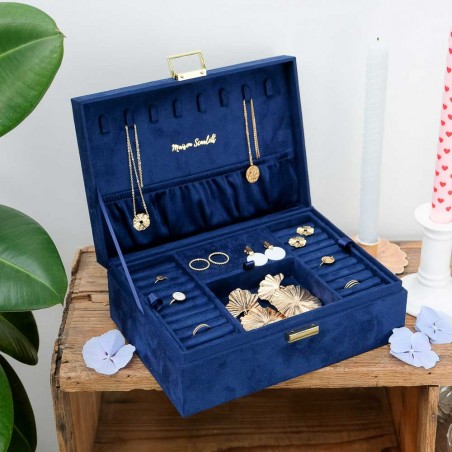 Maison Scarlett | Coffret à bijoux en velours "Louise" bleu marine | Boîte à bijoux femme élégante grand format Maison Scarlett | Coffret à bijoux en velours "Louise" bleu marine | Boîte à bijoux femme élégante grand format