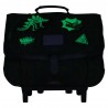 Tann's | Cartable à roulettes Tann's 38cm "Timothée" kaki broderies dinosaures | Sac scolaire trolley garçon pas cher Tann's | Cartable à roulettes Tann's 38cm "Timothée" kaki broderies dinosaures | Sac scolaire trolley garçon pas cher